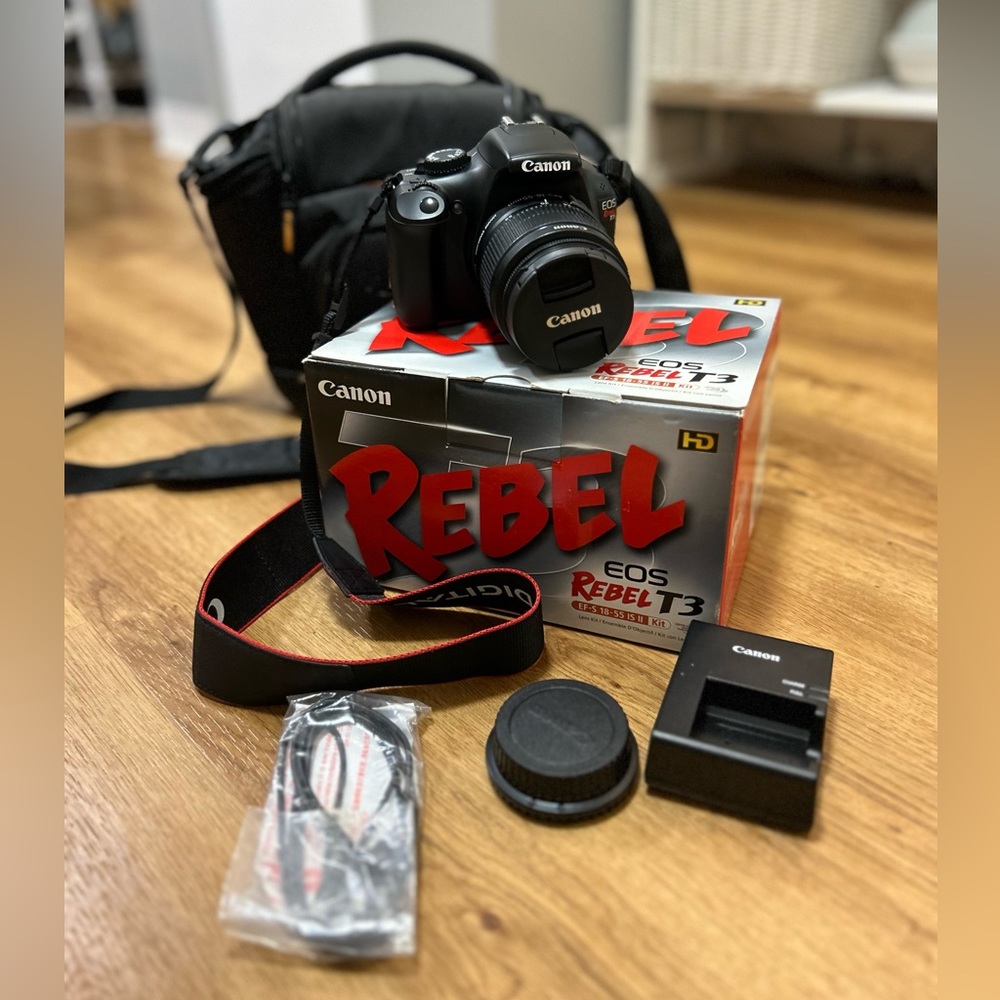 Canon EOS Rebel T3 Professional Digit Camera with Carrying Bag